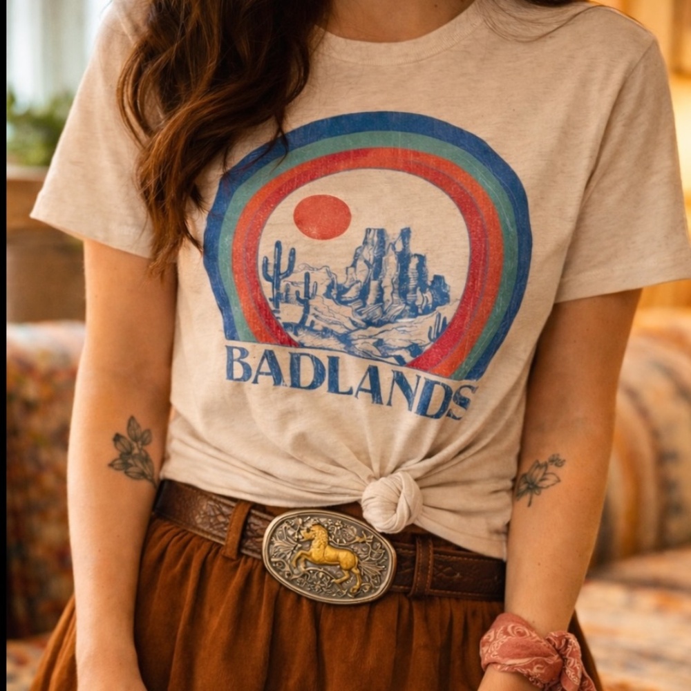 Vintage Western Bohemian, modern Soft femininity Badlands‎ Tee NWT Sz Small